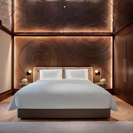 Almanac Palais Vienna Viena Exterior foto A bedroom at The Edition