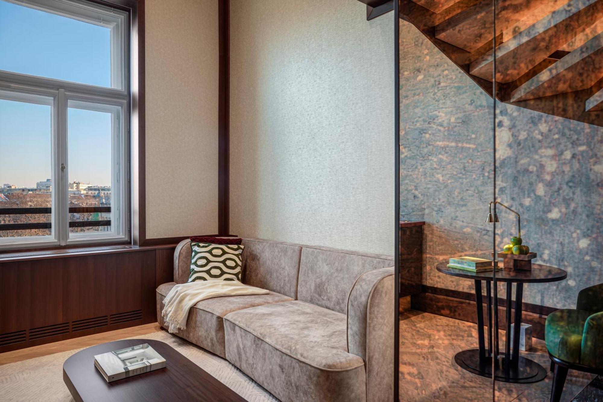 Almanac Palais Vienna Viena Exterior foto A living room at The Standard East Village