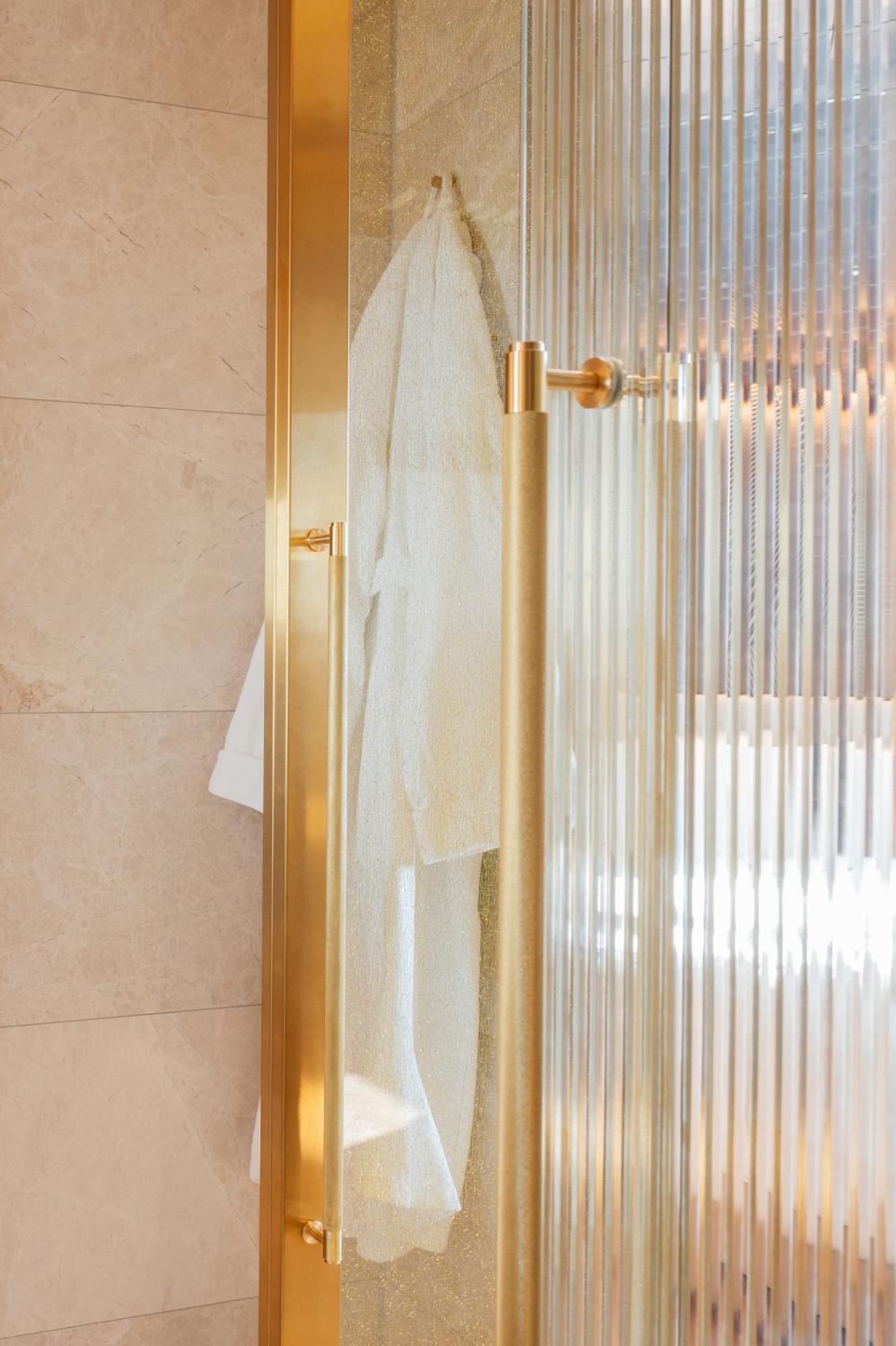 Almanac Palais Vienna Viena Quarto foto A shower door