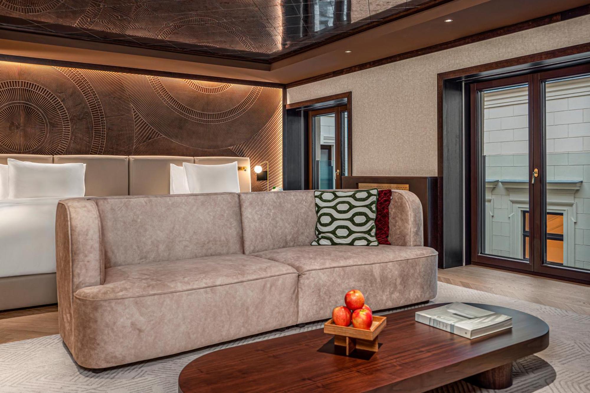 Almanac Palais Vienna Viena Exterior foto The interior of the 100m motor yacht
